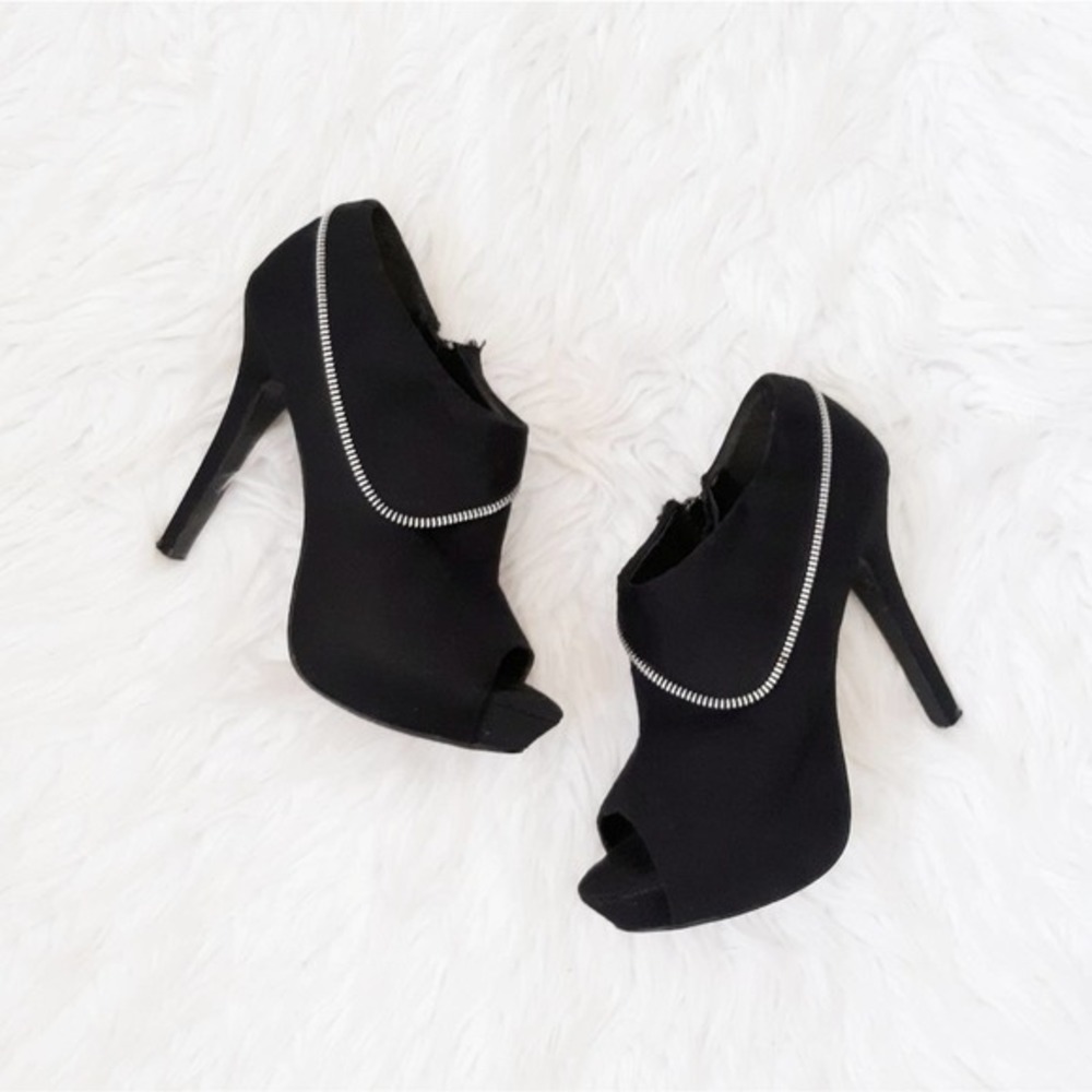 HOST PICK Vintage Y2K Peep Toe Zipper Heels 7.5
